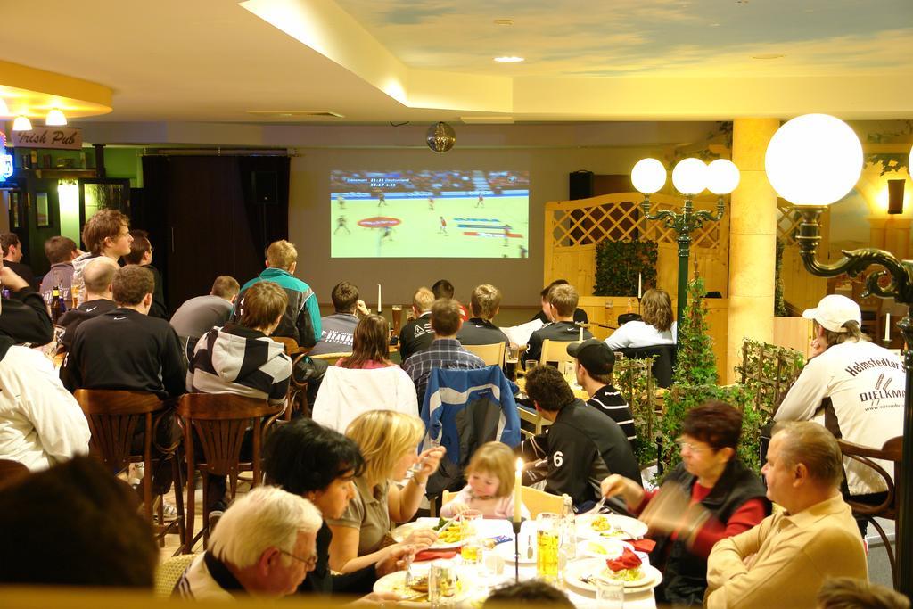 Euroville Jugend- Und Sporthotel Наумбург Екстер'єр фото