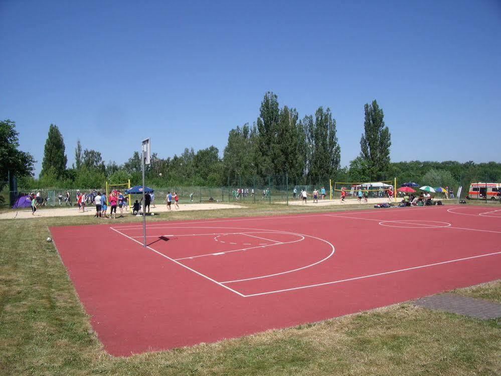 Euroville Jugend- Und Sporthotel Наумбург Екстер'єр фото